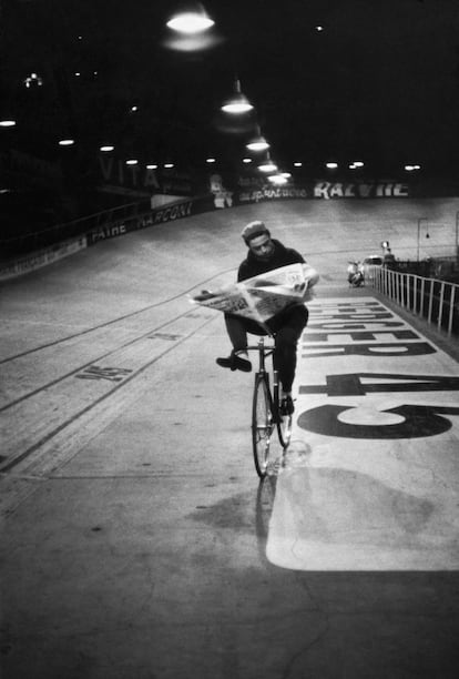 Carrera ciclista "Los seis días de París", Vélodrome d'Hiver (1957, París).