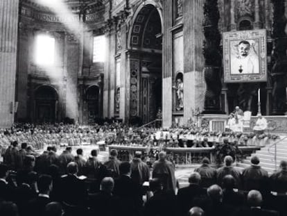 En la monumental bas&iacute;lica de San Pedro, el centro neur&aacute;lgico de las ceremonias, se celebran las beatificaciones, como esta de 2005.