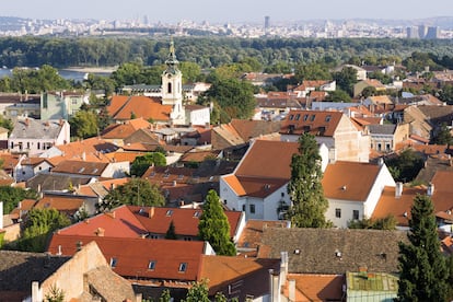 Vista de Zemun, con la moderna ciudad de Belgrado al fondo.
