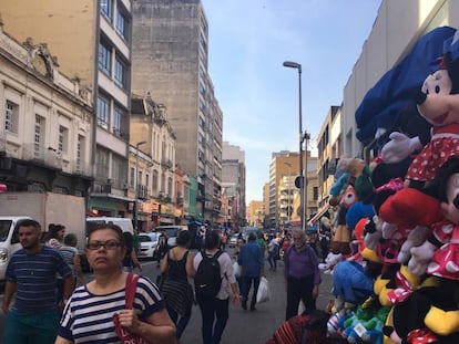 Movimento da rua 25 de março diminuiu com a crise econômica.