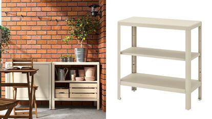 Una combinación muy versátil ofrece esta estantería metálica de baja altura con diseño Ikea.
