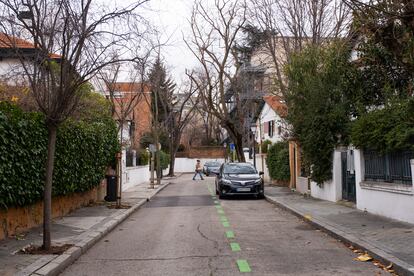 Una de las calles principales en la colonia los Cármenes.