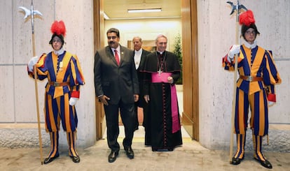 Nicol&aacute;s Maduro se dirige a una reuni&oacute;n con el Papa Francisco