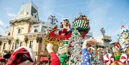 Goofy saluda en el parque Disney World, de Orlando (Florida, EE UU).