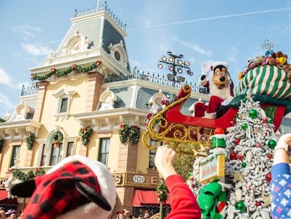 Goofy saluda en el parque Disney World, de Orlando (Florida, EE UU).