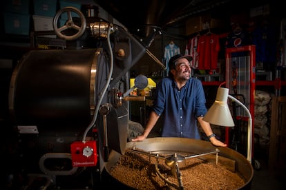 En la imagen Santiago Rigoni, propietario de Toma Café. 