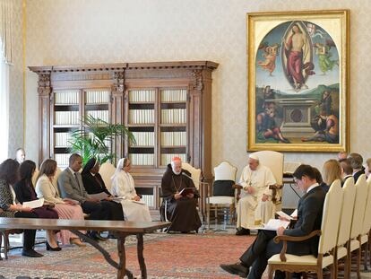 El Papa, durante su reunión con la Pontifica Comisión para la Protección de Menores, esta semana.