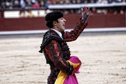 Alejandro Talavante en un momento de la suerte de varas.