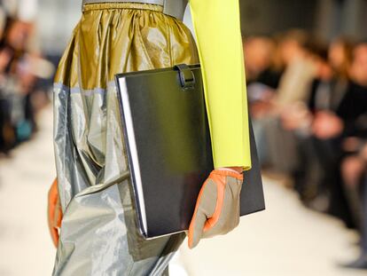 Los 50 complementos imprescindibles de las semanas de la moda