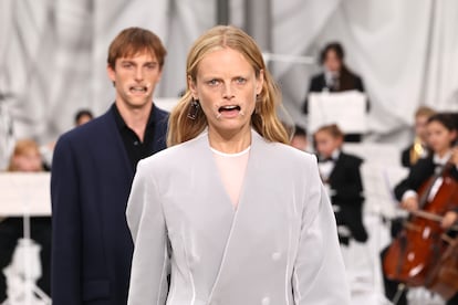 Un detalle de las inquietantes sonrisas forzadas del desfile de Maison Margiela.