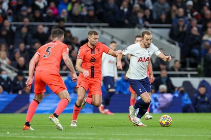 Los jugadores del Tottenham y el Norwich durante un partido de la Premier de esta temporada.