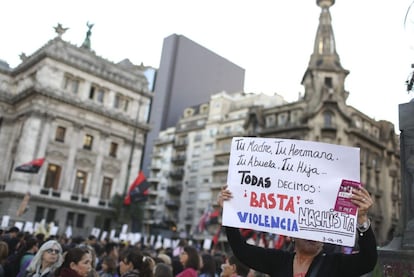 Frente al Congreso, además, se congregan representantes de todo el arco político, desde agrupaciones de izquierda hasta el gobernante Frente para la Victoria.