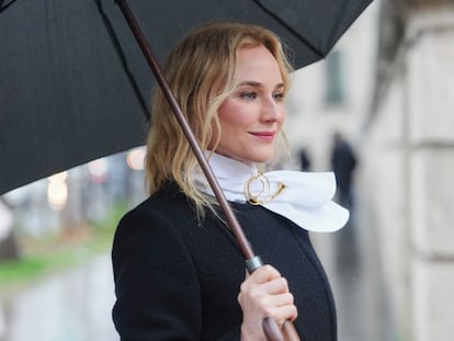 Artículo de EL PAÍS Escaparate sobre un spray anti encrespamiento que arrasa en ventas.