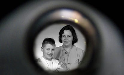 La maestra Eha Kern y el pequeño Roland Tiensuu, en la entrega del prestigioso Goldman Environmental Prize de 1991.