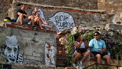Graffiti attacking tourism in Barcelona at the El Carmel former anti-aircraft batteries on the outskirts of the city.
