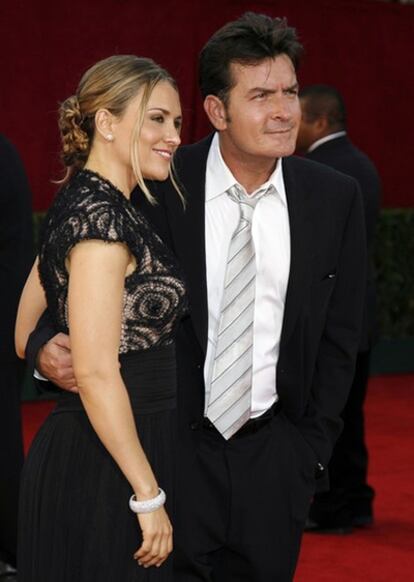 Charlie Sheen y su mujer, Brooke Mueller, en una imagen de septiembre de 2009