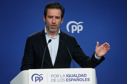 El portavoz del PP, Borja Sémper, durante la rueda de prensa ofrecida este lunes en la sede del partido, en Madrid.