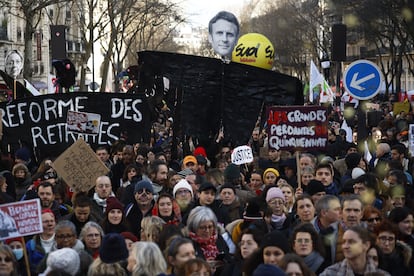 Miles de manifestantes, ayer durante la protesta en París contra la reforma de las pensiones.