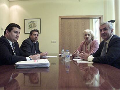 De izquierda a derecha: Antonio Sanz, Juan Ignacio Zoido, Teófila Martínez y Javier Arenas.