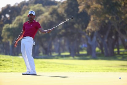 Pablo Larrazábal, con el putter en el 18º.