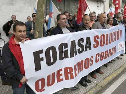 Trabajadores afectados por el atraso en los pagos del Fogasa, en una protesta celebrada en Galicia en noviembre de 2014