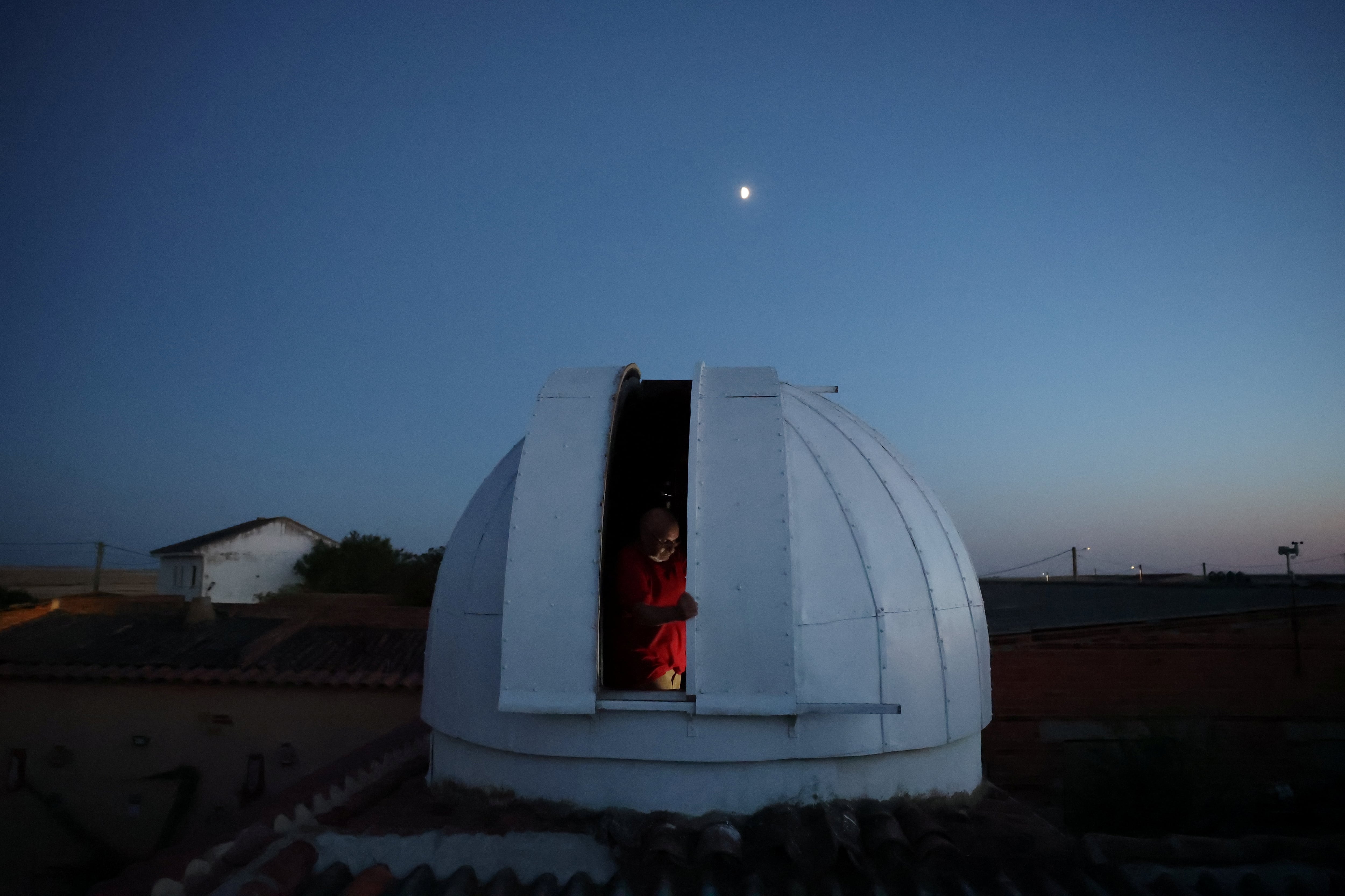 Llega el día de las dos noches: millones de españoles buscan su lugar para ver el eclipse