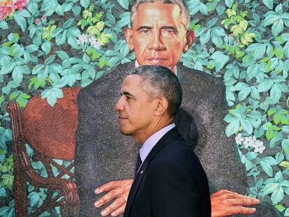 Barak Obama, expresidente de Estados Unidos, ante su retrato.