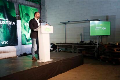 El presidente de Vox, Santiago Abascal, durante su intervención en Pontevedra en la presentación de las candidaturas de VOX para las Elecciones gallegas.