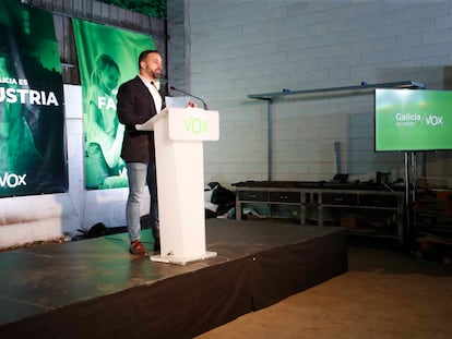 El presidente de Vox, Santiago Abascal, durante su intervención en Pontevedra  en la presentación de las candidaturas de VOX para las Elecciones gallegas.