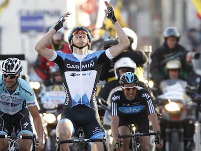 Vanmarcke celebra su victoria en Gante por delante de Tom Boonen (izquierda) y Juan Antonio Flecha (derecha).