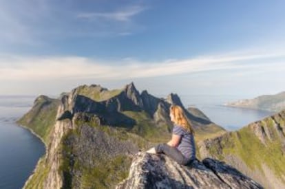 Panorámica costera en la isla de Senja, en la costa norte de Noruega.