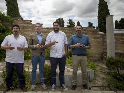 Desde la izquierda, Gonzalo Jurado, Fernando Panea, Antonio Bort y Manuel León Béjar, en Itálica.