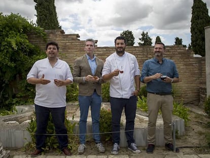 Desde la izquierda, Gonzalo Jurado, Fernando Panea, Antonio Bort y Manuel León Béjar, en Itálica.