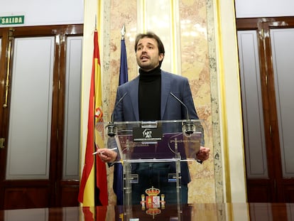 El diputado de Podemos Javier Sánchez Serna durante la rueda de prensa de este martes en el Congreso.