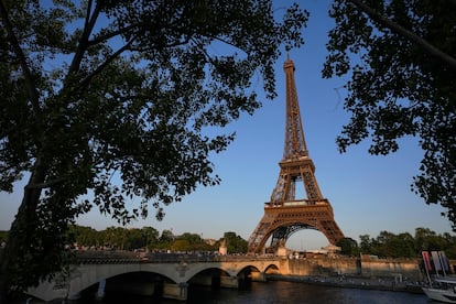 People walk on the Iena bridge leading to the Eiffel Tower in Paris, Thursday, June 1, 2023
