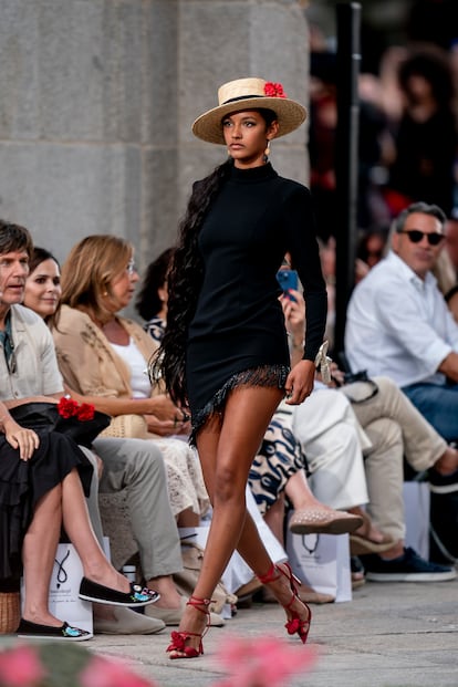 Madrid Es Moda Opens Madrid Fashion Week With A Fashion Show In Puerta De Alcala