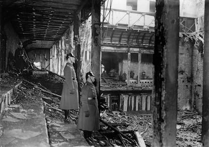 Vista del Reichstag al día siguiente de su incendio, ocurrido el del 27 de febrero de 1933.