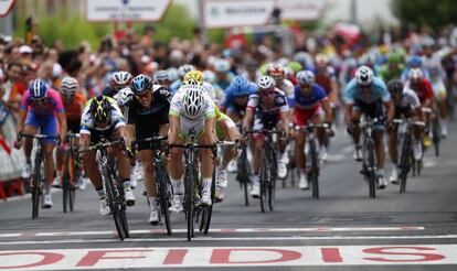 La llegada a meta de Degenkolb, ganador de la etapa. 