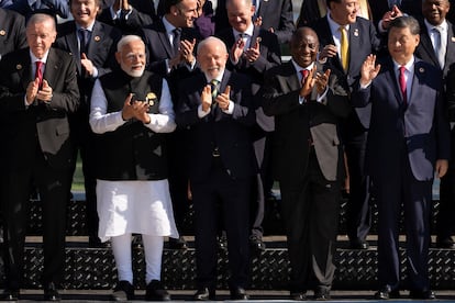 De izquierda a derecha, Tayyip Erdogan (Turquía), Narendra Modi (India), Luiz Inácio Lula da Silva (Brasil), Xi Jinping (China), and Cyril Ramaphosa (Sudáfrica), este lunes en la foto de familia del G-20, en Río