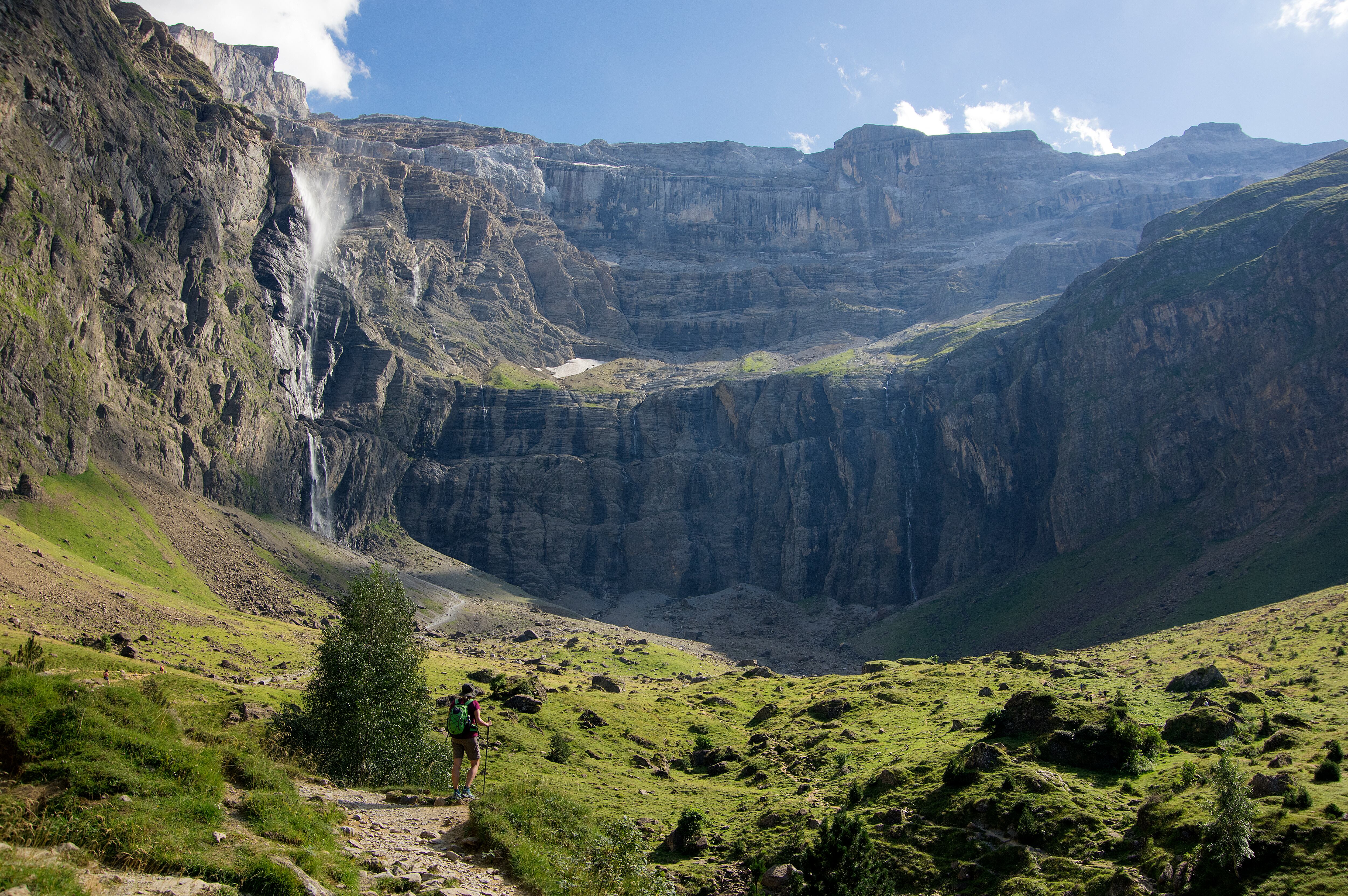 La cascada de Gavarnie es la más alta de Francia y marca el comienzo del río Gave de Pau.