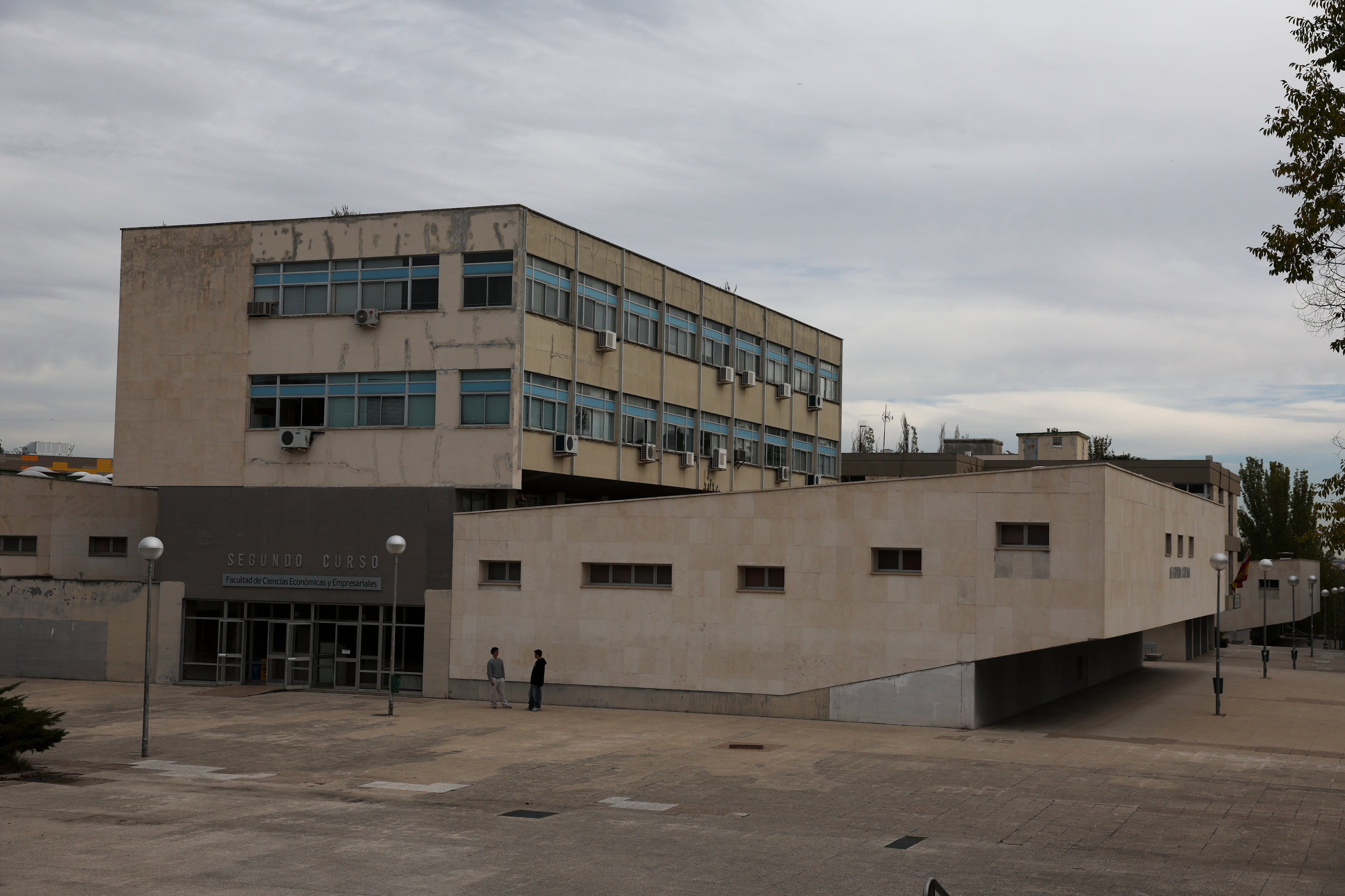 El edificio de tercero, el primero que se va a derribar. 