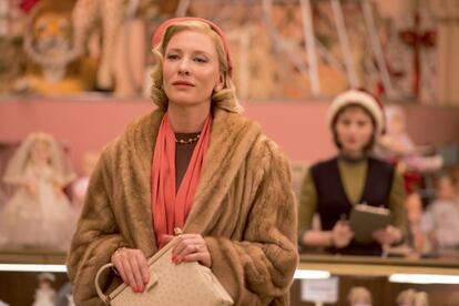 La historia de amor clandestina entre dos mujeres, filmada con absoluta maestría por Todd Haynes y basada en un relato de Patricia Highsmith, optaba a seis premios en los Oscar. Sus protagonistas, Cate Blanchett y Rooney Mara, partían como favoritas en las categorías de mejor actriz principal y mejor actriz secundaria, pero al final las ganadoras fueron, respectivamente, Brien Larson ('La habitación) y Alicia Vikander ('La chica danesa'). Este magistral melodrama también se fue de vacío de los BAFTA británicos y de los Globos de Oro.