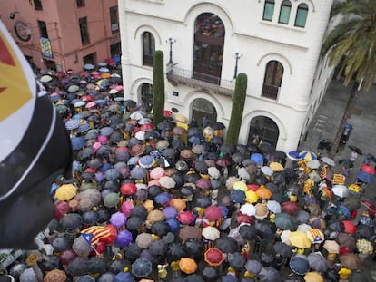 Protesta soberanista en el Ayuntamiento de Badalona.