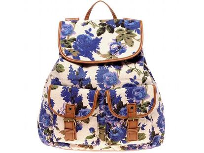 Con la mochila al hombro