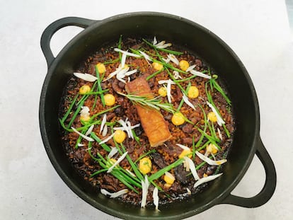 Arroz seco de terrina de Porco Celta y setas de temporada