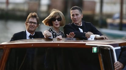 Anna Wintour e Bruce Bozzi Jr. chegando ao Hotel Aman.