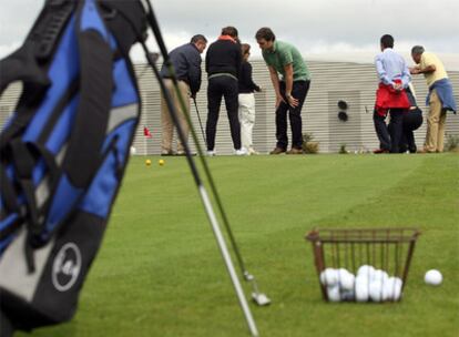 Curso de golf en el Aeroclub de Santiago, junto al aeropuerto de Lavacolla.