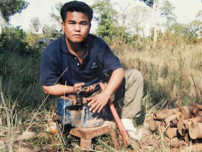 Aki Ra ha dedicado su vida a eliminar las minas que le obligaron a plantar como niño soldado en Camboya.