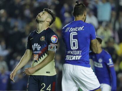 Peralta y Vel&aacute;zquez lamentan el empate. 