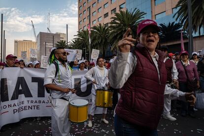 Miembros y simpatizantes de Morena participan en el cierre de precampaña de Claudia Sheinbam.